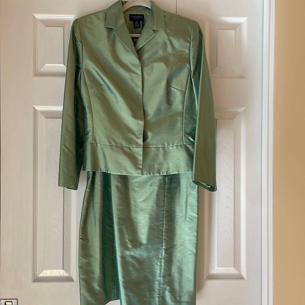 Ann Taylor Green Silk Suit 10P
